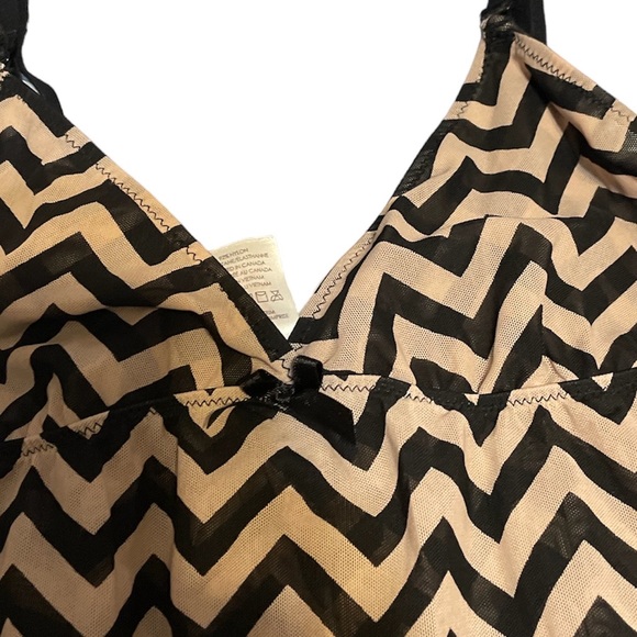 Lingerie - Picture 3 of 4